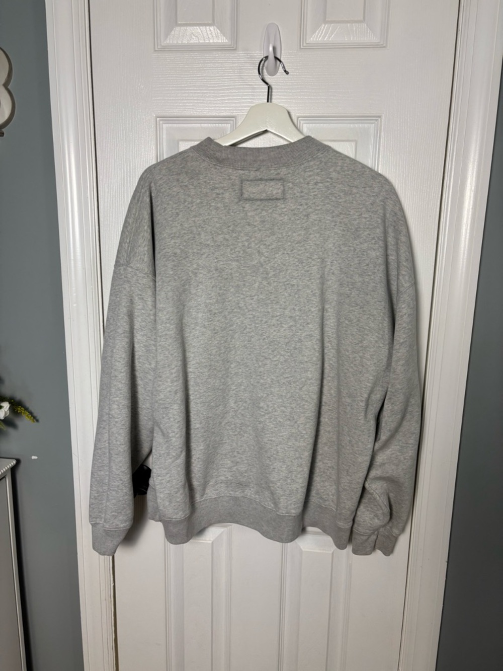Abercrombie & Fitch Gray Crewneck Sweatshirt with Green Jets Graphic - Picture 3 of 3
